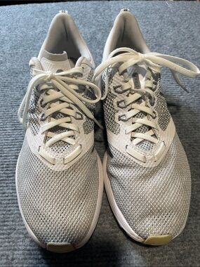 Nike Women’s White and Light Gray Zoom Running Sneakers